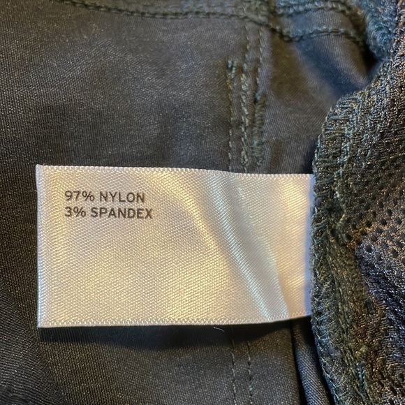 Duluth Trading Co Dry on the Fly Improved Capris - Black - Picture 14 of 16